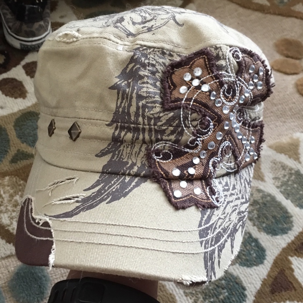 Women’s cadet hat with cross